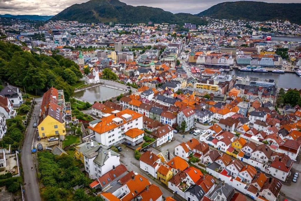Leilighet I Bergens Vakreste Gate - Nydelig Utsikt Over Innseilingen Til Bergen! Εξωτερικό φωτογραφία
