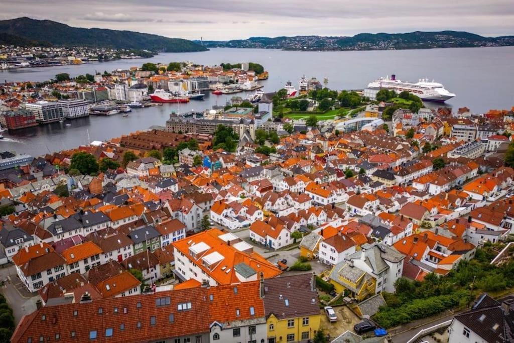 Leilighet I Bergens Vakreste Gate - Nydelig Utsikt Over Innseilingen Til Bergen! Εξωτερικό φωτογραφία