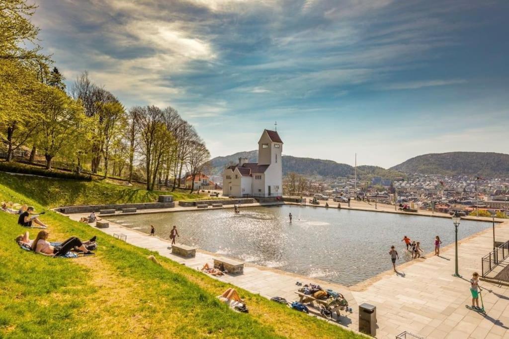 Leilighet I Bergens Vakreste Gate - Nydelig Utsikt Over Innseilingen Til Bergen! Εξωτερικό φωτογραφία